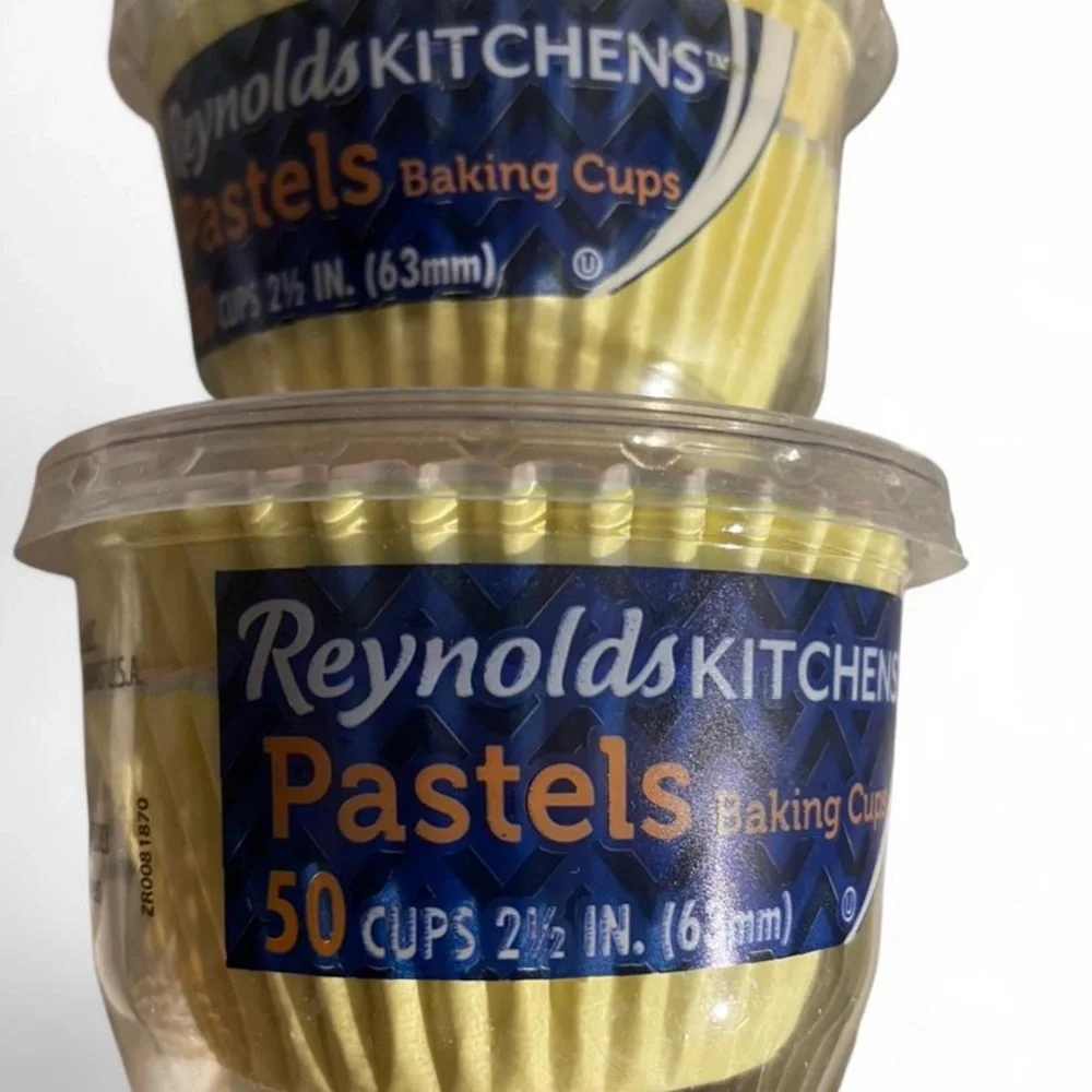 400+ Baking Cups. Wilton & Assorted